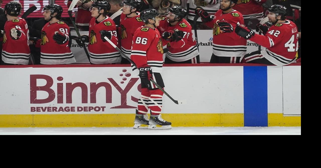 Teuvo Teravainen steps up his play while the Chicago Blackhawks continue to struggle