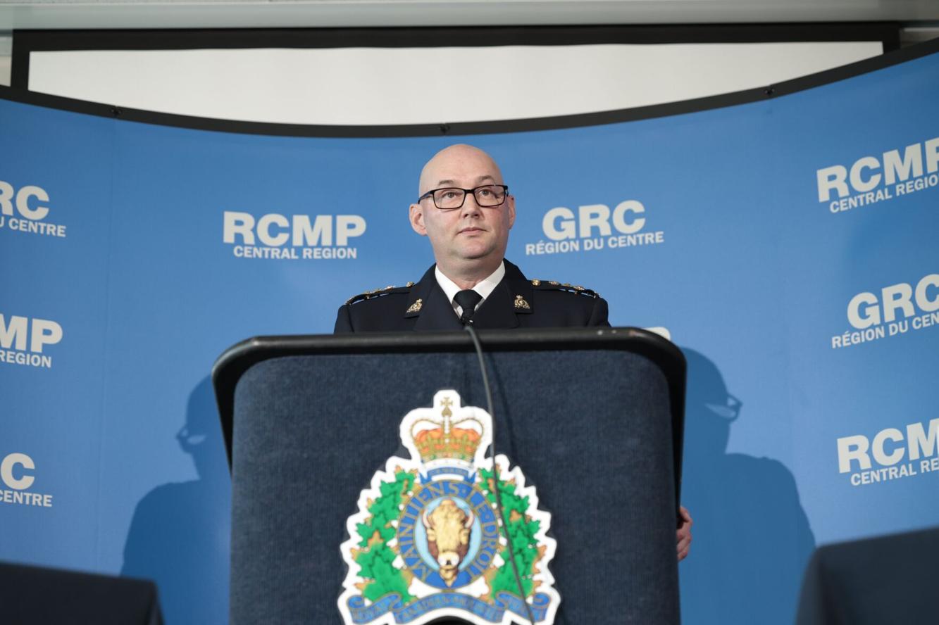 Toronto father, son arrested on terrorism charges: RCMP