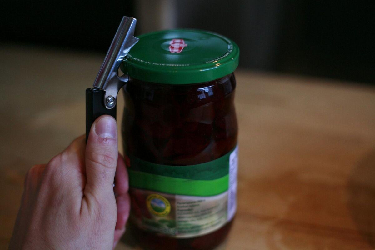 Viral jar lid trick may have you ditching jar opener gadgets: How to do it
