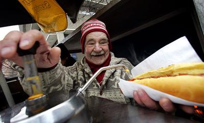 ernie_the_hot_dog_guy_dies_at80