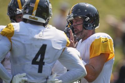 Steelers' Aaron Rodgers eager for helmet switch: 'It looks like a spaceship'