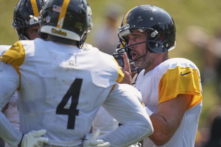 Steelers' Aaron Rodgers eager for helmet switch: 'It looks like a spaceship'