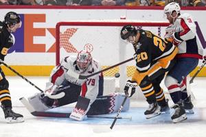 Tom Wilson scores hours after grandfather's death to lead inspired Capitals by reeling Pens 6-0