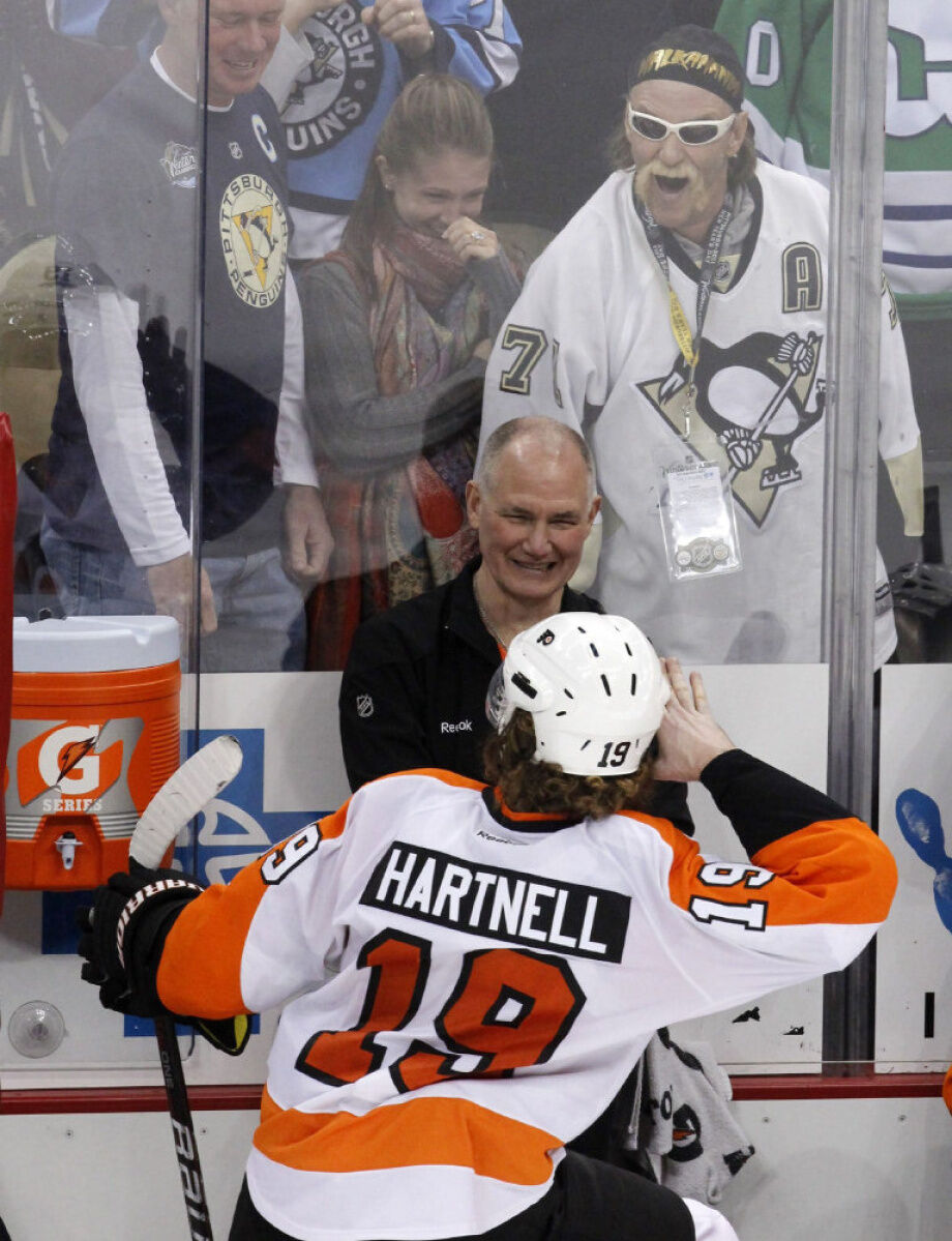 Scott Hartnell s Hulk Hogan salute caps Flyers Penguins brawl