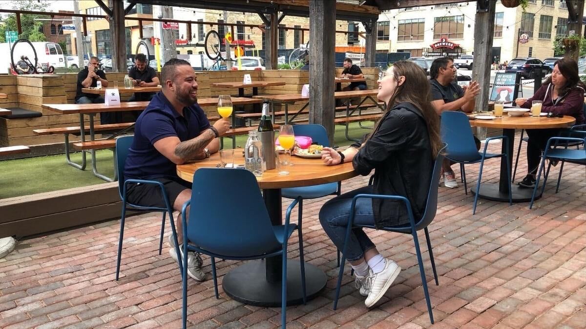 Barber shops, hair salons, restaurants, malls and patios reopen in Toronto