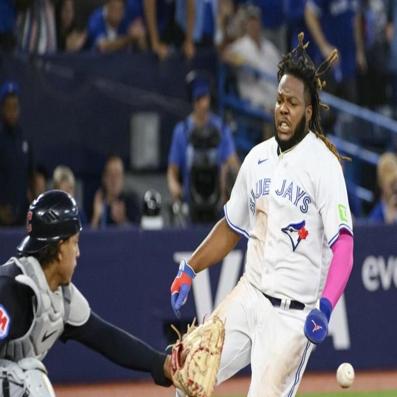 VIDEO: Vladimir Guerrero and Vlad Jr. Gave Back to Their Native Dominican  Republic for Christmas