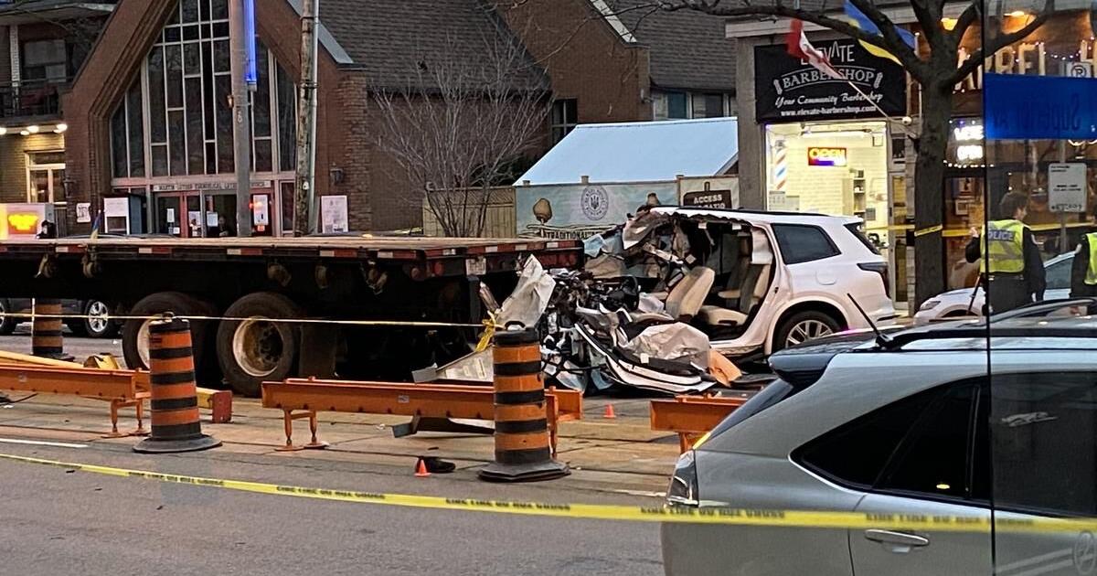 Two pedestrians and a driver killed in Etobicoke collision: Toronto police