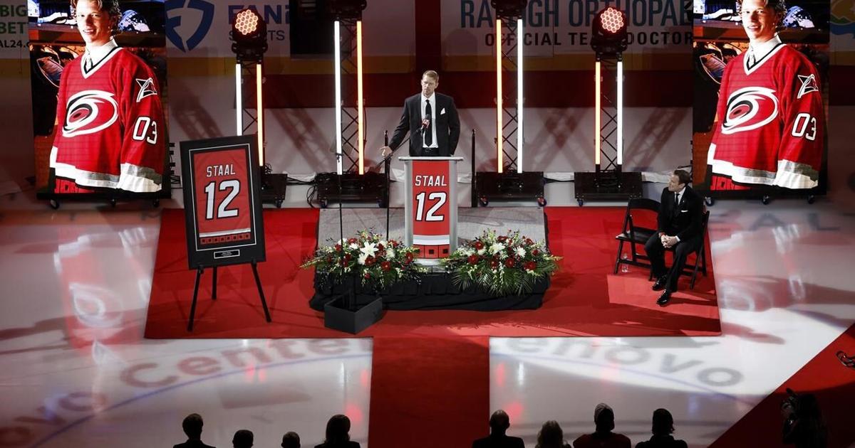 The Hurricanes retire Eric Staal's jersey in pregame ceremony