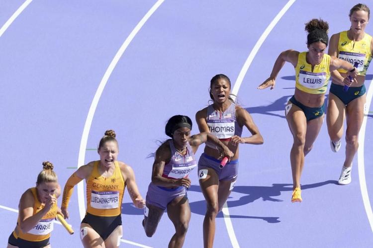 In Olympic relay, Sha'Carri Richardson saves US women, while men