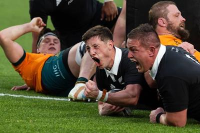 New Zealand rebounds from a Springboks shocker to beat Australia and retain the Bledisloe Cup