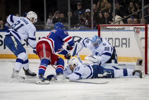 Point scores twice as Lightning defeat Rangers