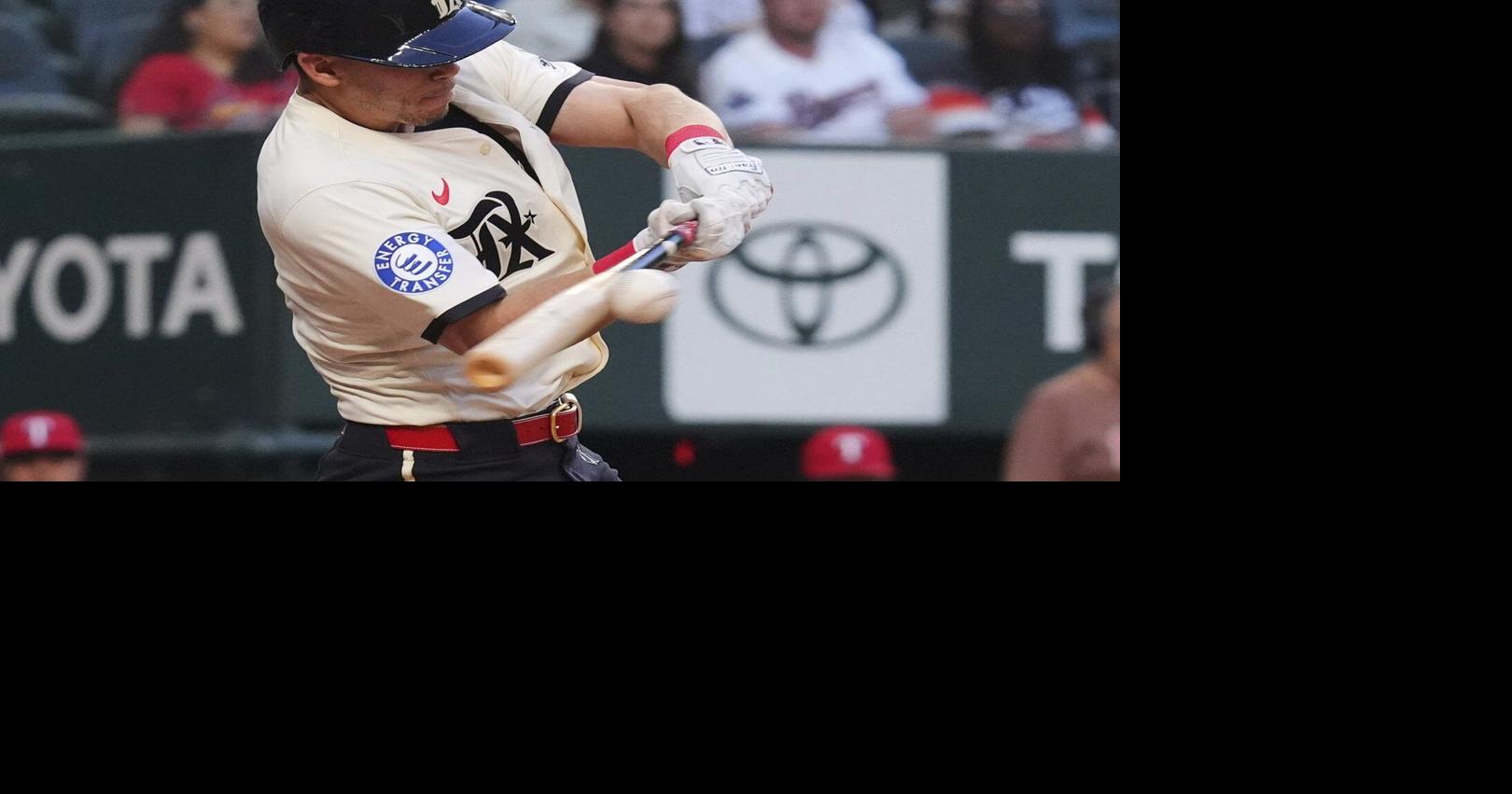 Rangers' slumbering bats come alive in 11-1 victory over Cardinals