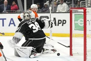 Flyers beat Kings 4-2 in successful return to Los Angeles for Petersen