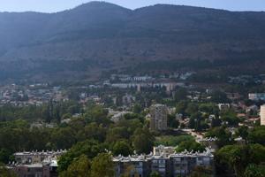 In Netanyahu stronghold, signs of fraying loyalty emerge on eve of election