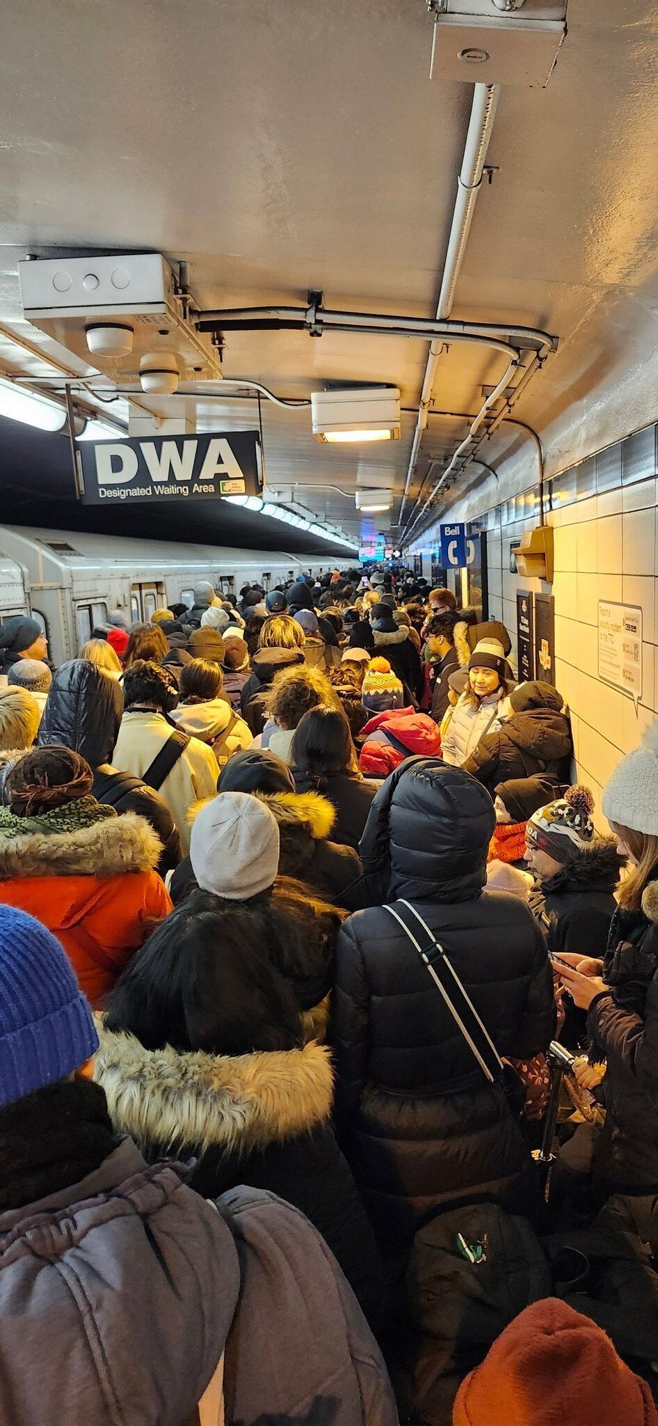 2-hour subway shutdown clogs stretch of Bloor-Danforth line