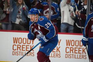 Nathan MacKinnon scores twice, Avalanche race past Bruins 4-1