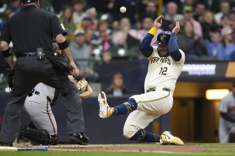 Contreras' RBI single in 8th helps Brewers win 5-4, hand Orioles their 7th straight loss
