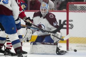 Tyler Johnson scores in 3rd period as Blackhawks beat Avalanche 3-2
