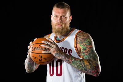Cleveland Cavaliers deal injured C Chris Andersen to Charlotte Hornets 