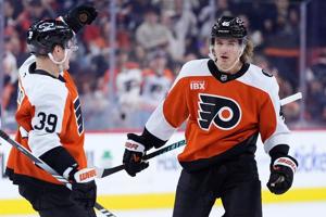 Zegras scores in regulation and shootout as Flyers beat Islanders 4-3; Schaefer tops Bobby Orr mark