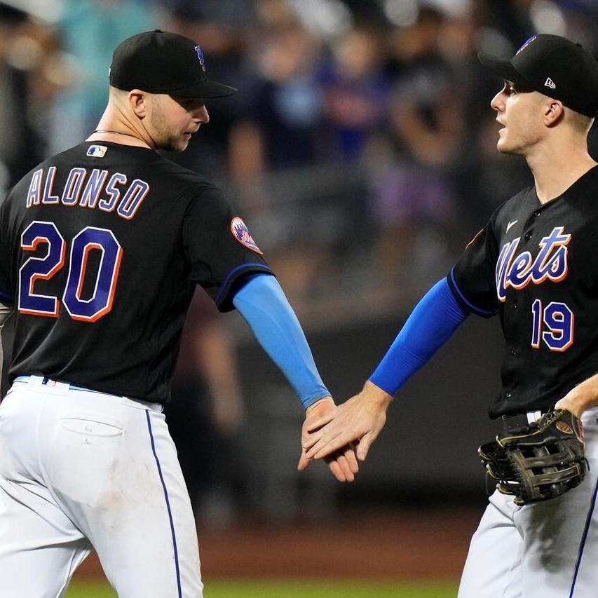 Mets' black jerseys don't bring them any magic in loss to Reds