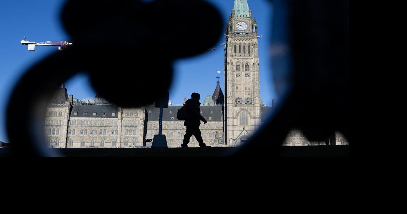 Executive public servants received more than 6 million in performance pay