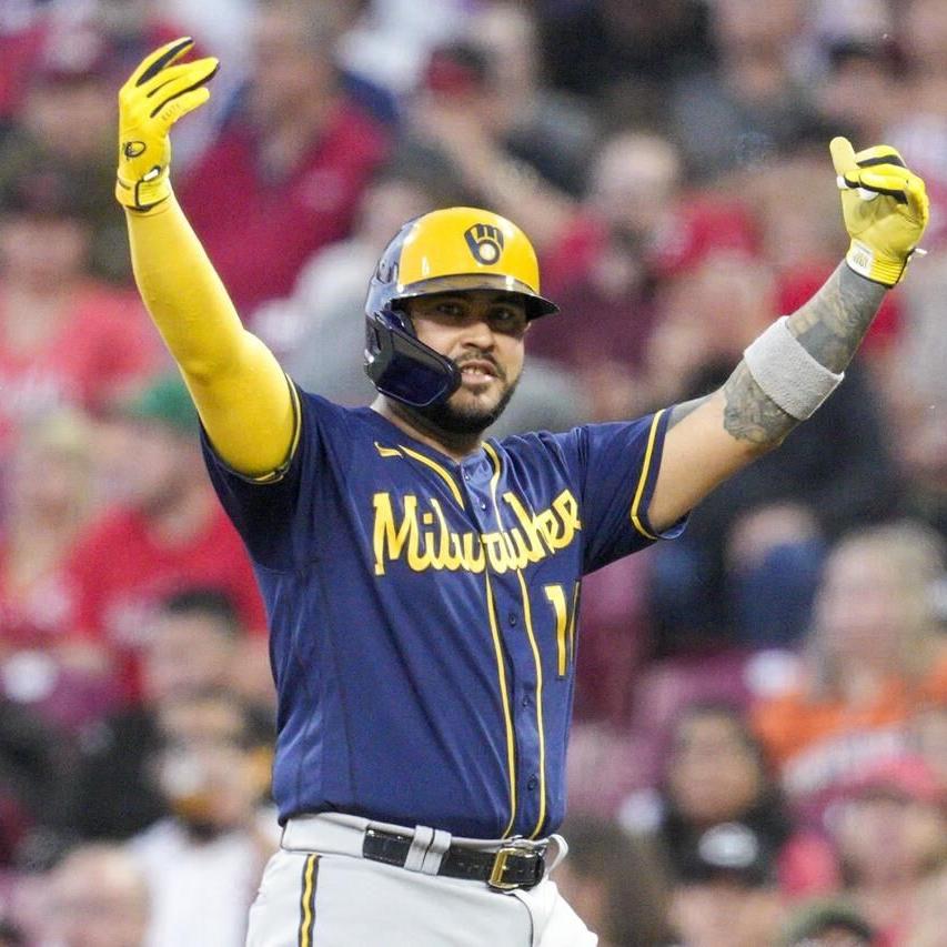 Renfroe homers twice, drives in 5 in Brewers' rout of Reds