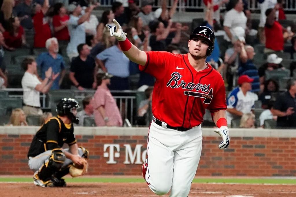 Acuña, Adrianza hit grand slams, Braves rout Pirates 20-1