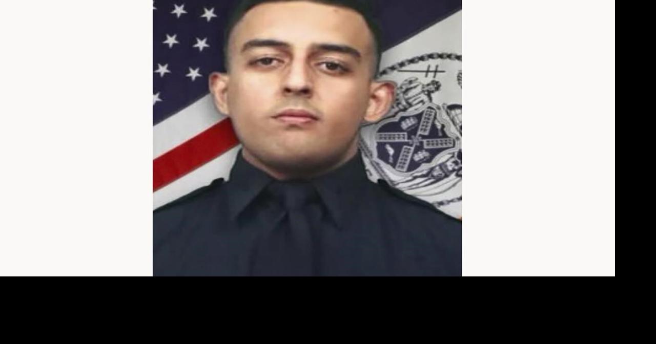 Off-duty New York City police officer shot in robbery dies