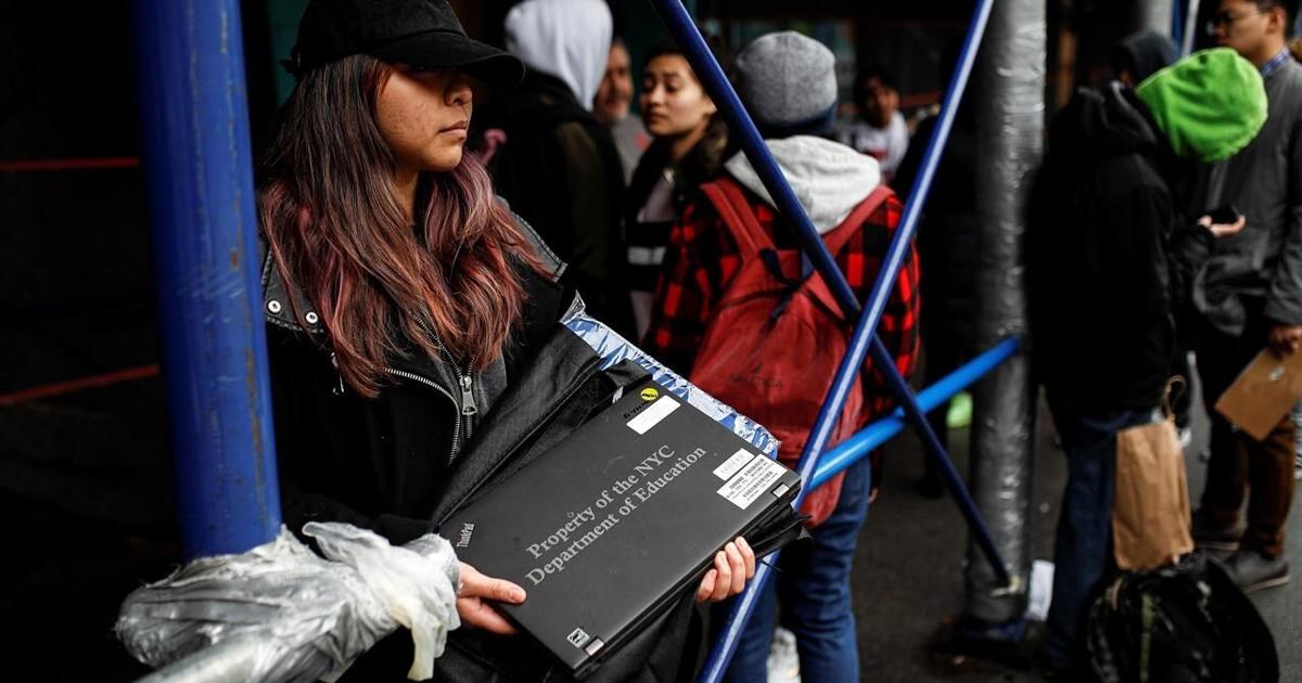 School districts take unplanned plunge into online learning