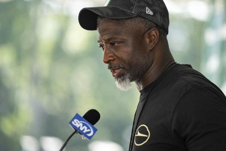 Aaron Glenn gets emotional as the reality of being the Jets' head coach 'hit me pretty hard'