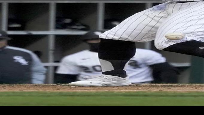 Benches clear in White Sox-Pirates game after scary collision