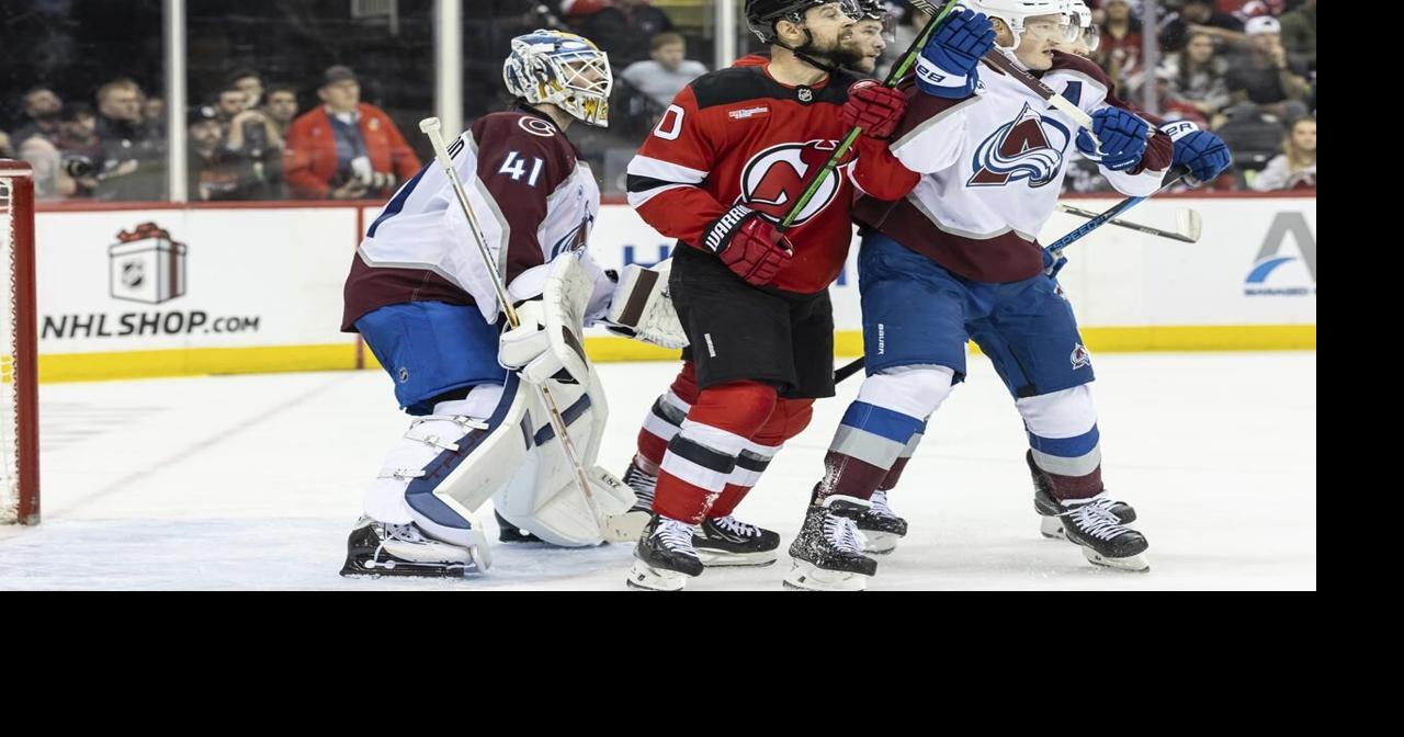 Scott Wedgewood stops 25 shots in the Avalanche's 4-0 win over the Devils
