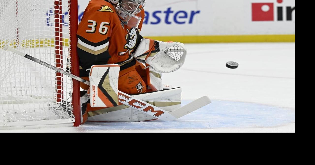 Ducks end four-game skid with 4-2 victory over Blue Jackets in John Gibson's return