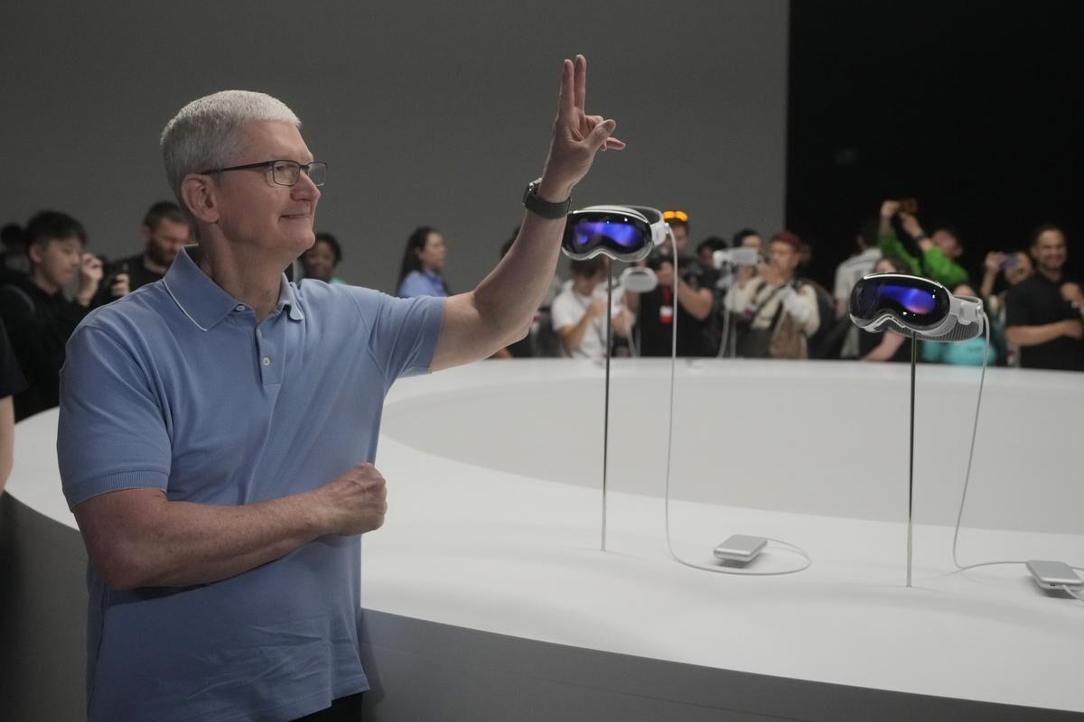 Zuckerberg Unveils Meta Quest 3 Ahead of Apple's Rumored VR Reveal