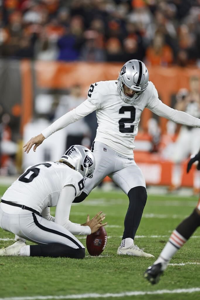 Daniel Carlson's field goal as OT expires sends Raiders into