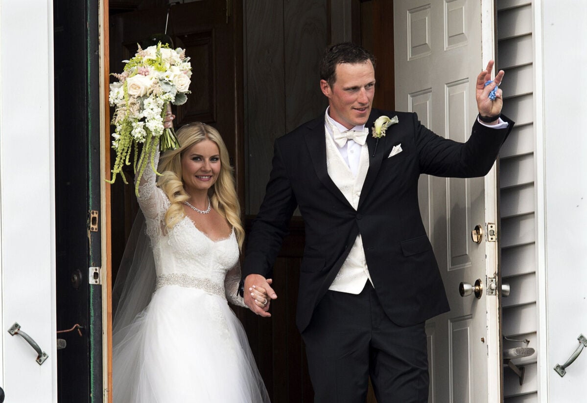 A Bride And Groom Went To A Kansas City Royals Playoff Game During