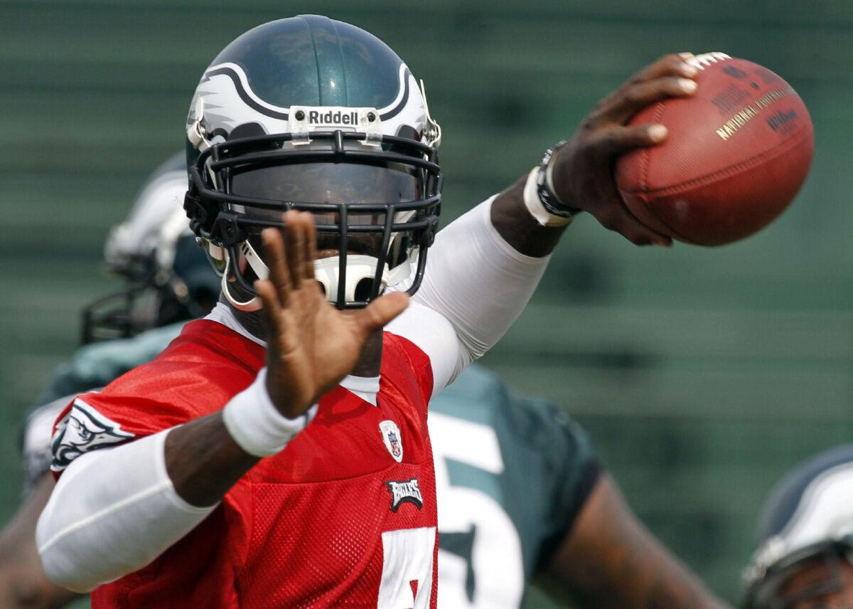 NFL EXHIBITION: Eagles mix in Vick for six plays