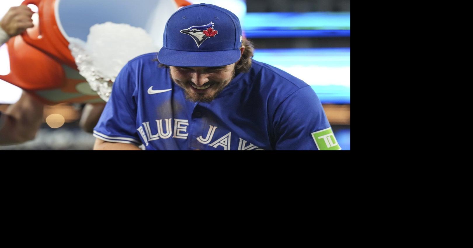 Change-Up: Bat switch helps Blue Jays score three in the eighth of 9-8 win over Twins