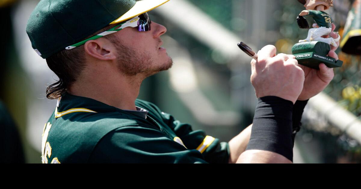 Josh Donaldson of the Toronto Blue Jays adjusts his sunglasses