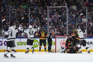 Loss to L.A. Kings keeps Vancouver Canucks from clinching playoff spot