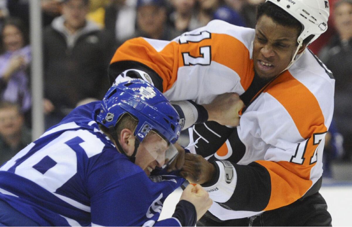 Wayne Simmonds still has some fight in him, but will it be for Flyers?