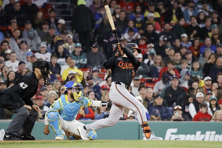 Orioles hang on to win nightcap against the Red Sox 2-1