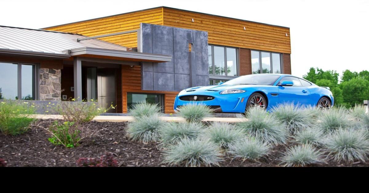 Moulton Hill House, Lennoxville, Que. Cars need architect