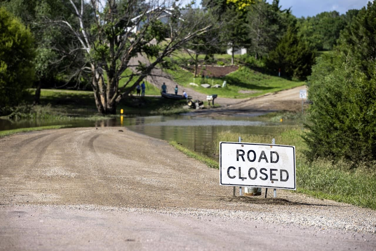 Millions Swelter As Temperatures Soar Across The US, While Floodwaters ...