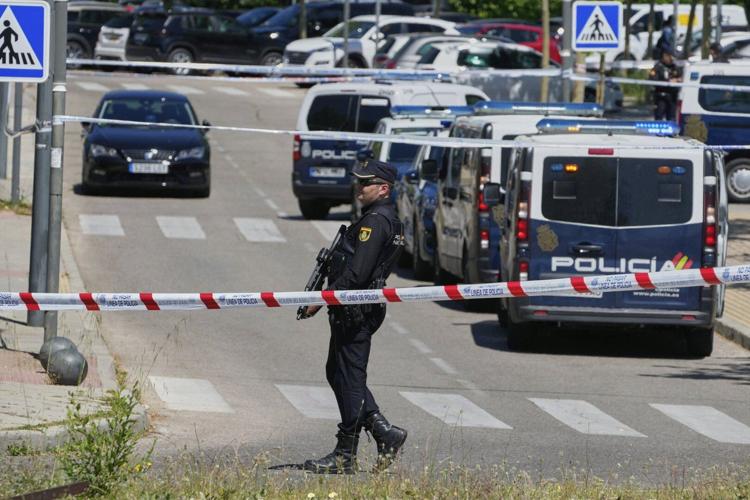 An adviser to Ukrainian ex-President Viktor Yanukovych has been shot dead in Spain
