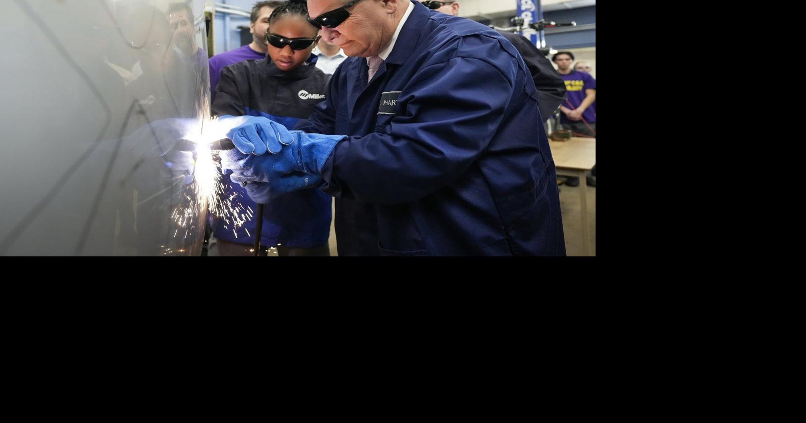 Make teaching more attractive for tradespeople, teachers' federation tells Ontario