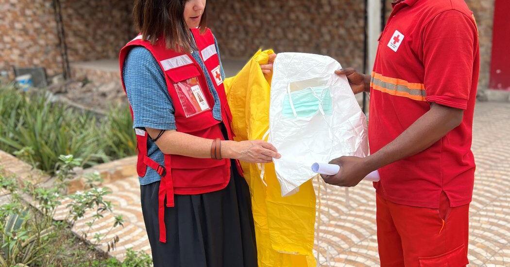 Fastest-growing Ebola outbreak through the eyes of Canadian aid workers