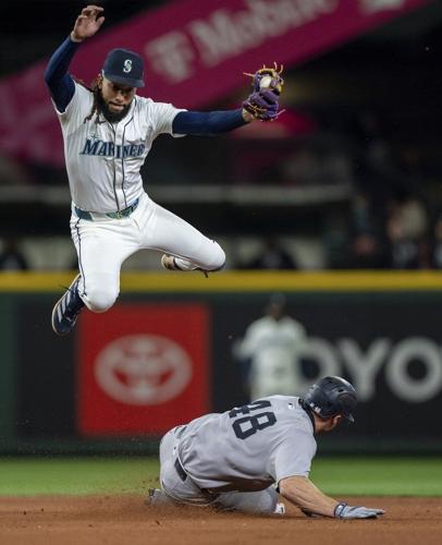 J.P. Crawford's single in the 11th gives Mariners 2-1 win over Yankees to end 4-game skid
