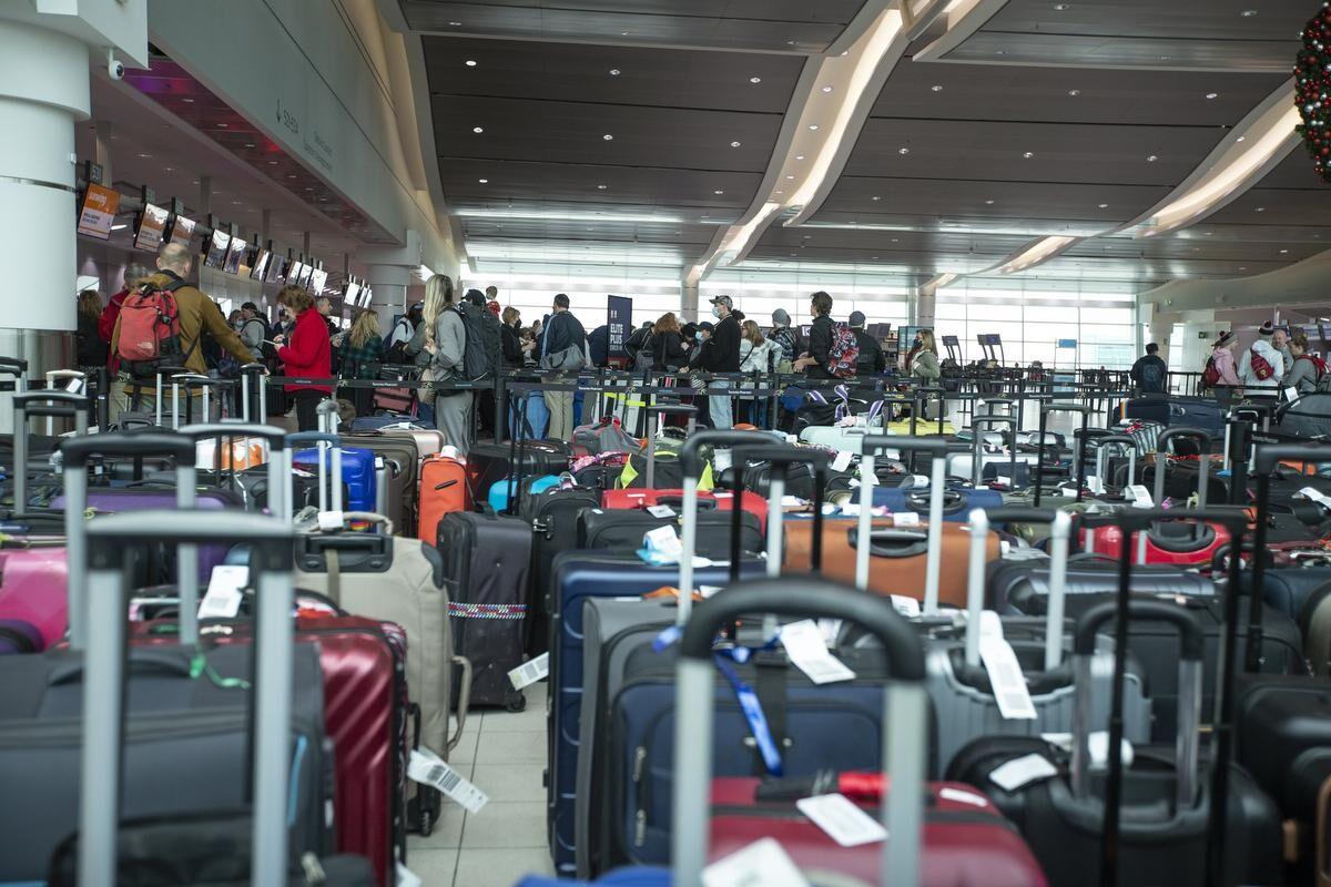 Holiday Travel Luggage Trackers: Don't Lose the Holidays